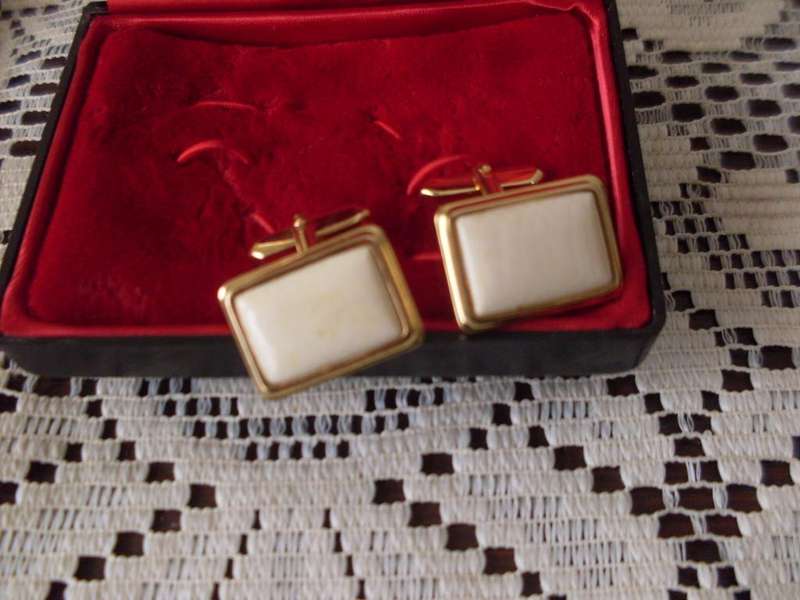 BOXED....A PAIR OF GENUINE IVORY CUFFLINKS...GOLD TONE