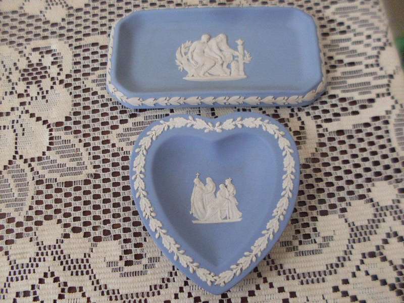 2 PRETTY WEDGWOOD BLUE/ WHITE PINTRAYS...HEART + RECTANGULAR
