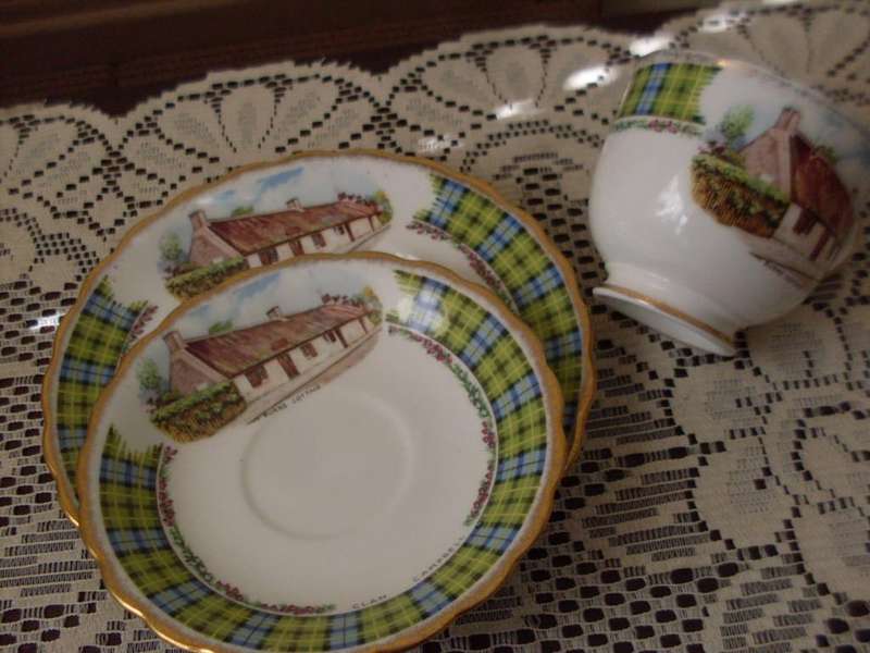 BEAUTIFUL VINTAGE SCOTTISH CLAN CAMPBELL /BURNS COTTAGE TRIO