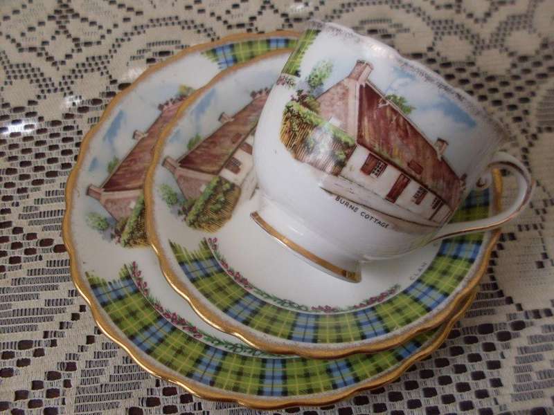 BEAUTIFUL VINTAGE SCOTTISH CLAN CAMPBELL /BURNS COTTAGE TRIO