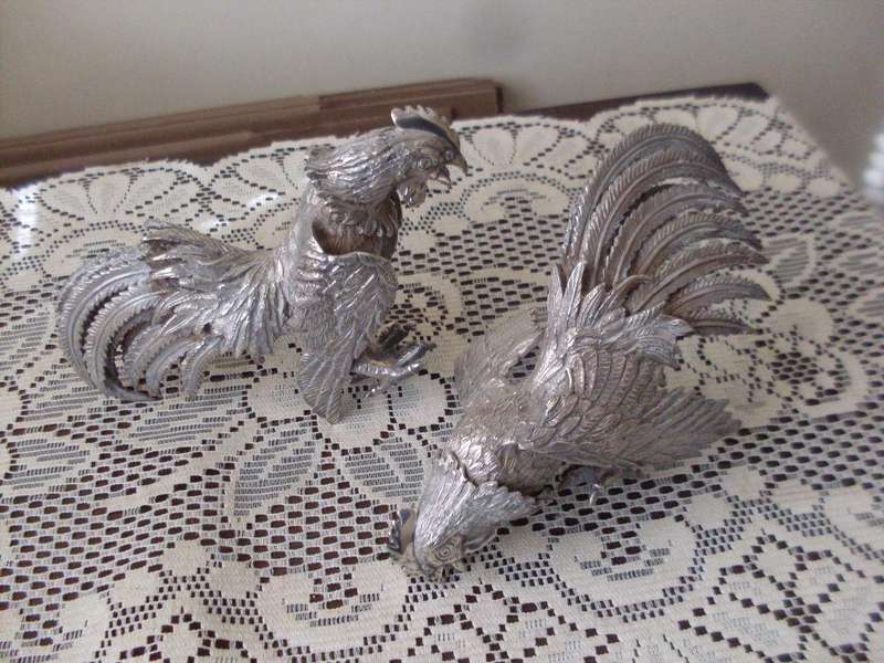 EPNS FIGHTING BIRDS...20 CM LENGTH EACH....1 BIRD HAS WING DAMAGE