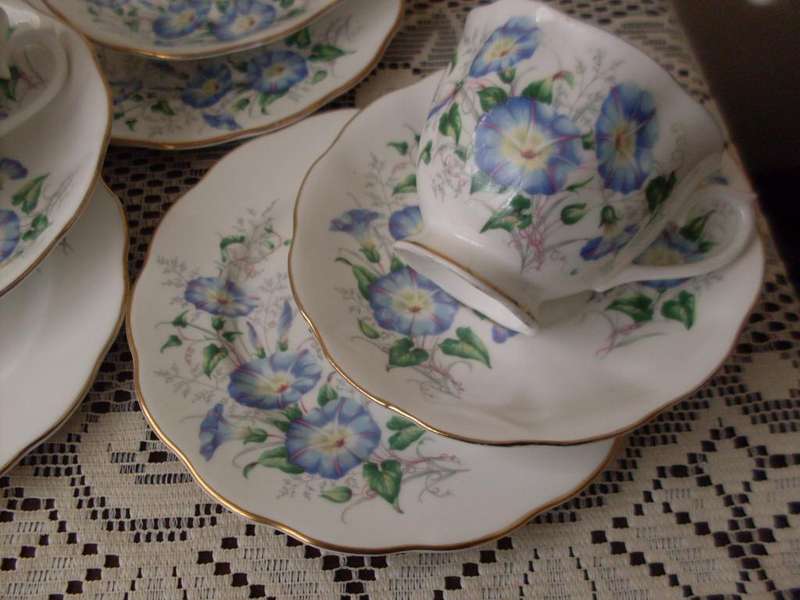 16 PIECE ROYAL ALBERT FRENDSHIP SERIES MORNING GLORY PATTERN..BLUE FLORAL 3 TRIOS 1 MILKJUG