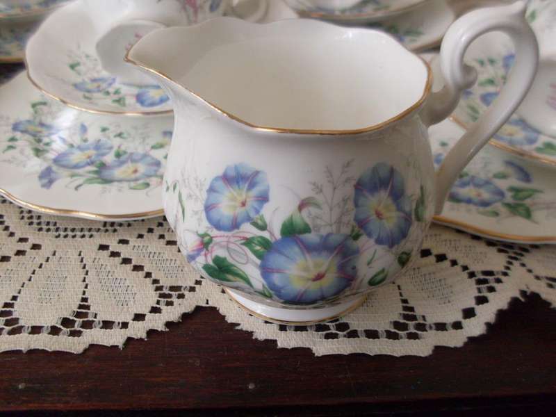 16 PIECE ROYAL ALBERT FRENDSHIP SERIES MORNING GLORY PATTERN..BLUE FLORAL 3 TRIOS 1 MILKJUG