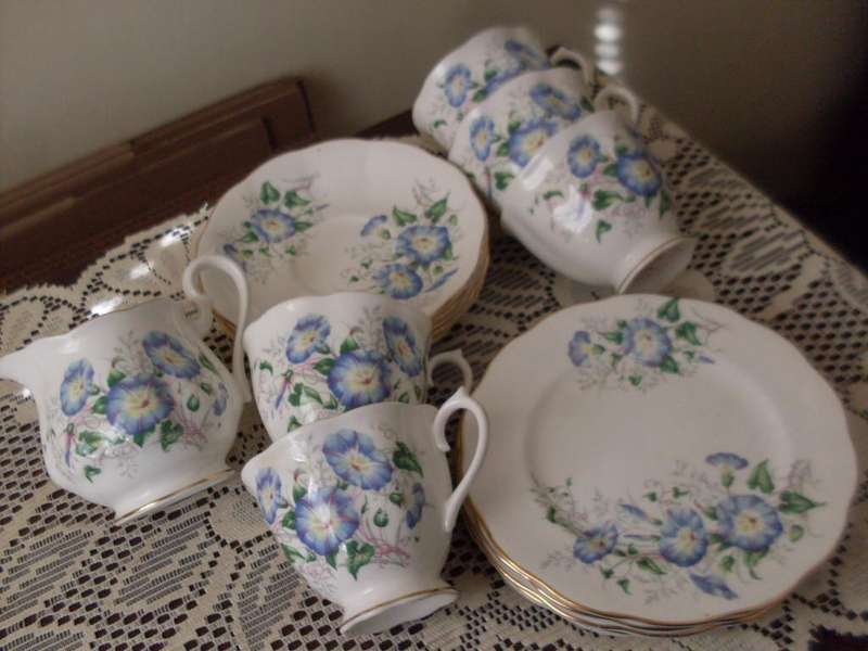 16 PIECE ROYAL ALBERT FRENDSHIP SERIES MORNING GLORY PATTERN..BLUE FLORAL 3 TRIOS 1 MILKJUG