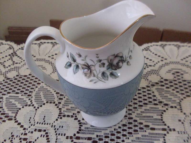ROYAL DOULTON 23 PIECE TEASET ROSE ELEGANS PATTERN (NOW DISCONTINUED )DAMAGE FREE