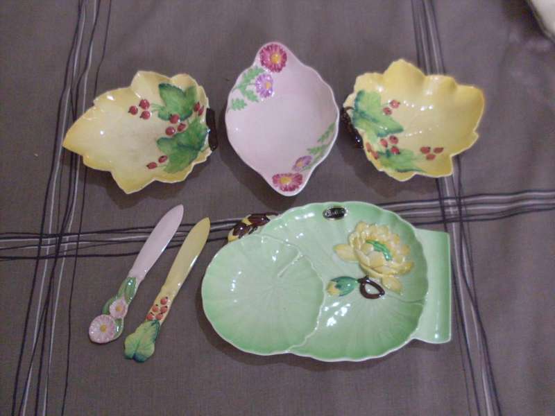 VERY PRETTY CARLTONWARE 6 PIECES...2 PIECES HAVE MATCHING KNIVES
