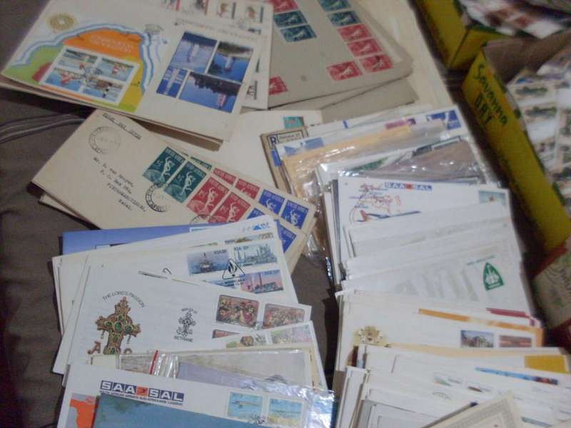 12.2 KG OF MIX WORLD STAMPS ON /OFF PAPER/MONEY BAGS/ENVELOPES  ..ALBUMS/FDCS AND MORE