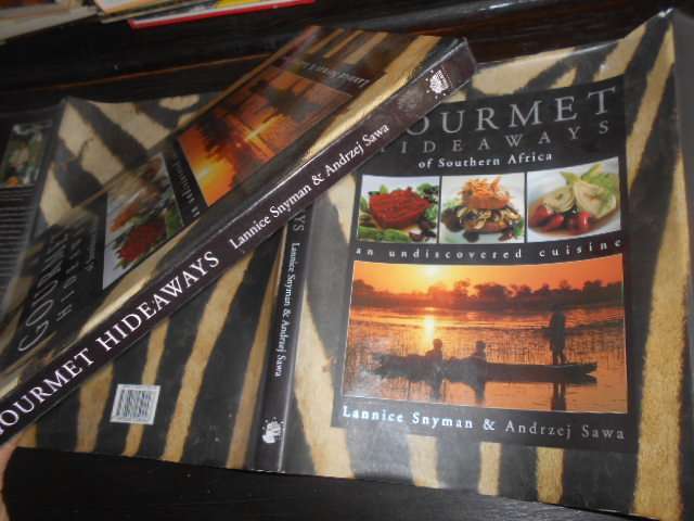 L. Snyman - Gourmet Hideaways of Southern Africa an undiscovered cuisine - 2000 1st ed.