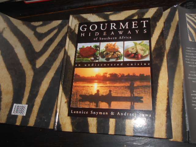 L. Snyman - Gourmet Hideaways of Southern Africa an undiscovered cuisine - 2000 1st ed.