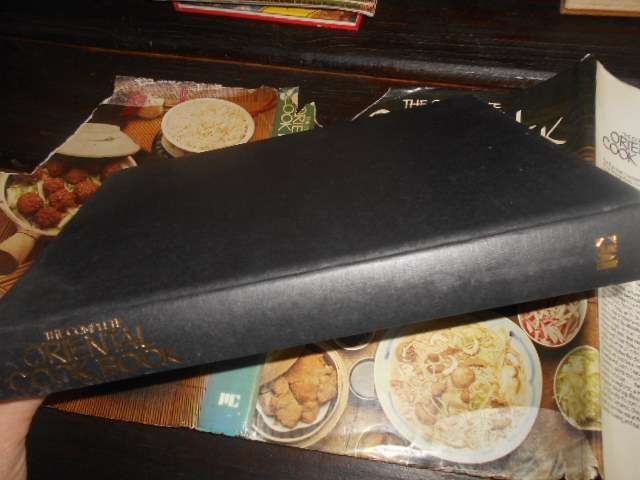 ISABEL MOORE - THE COMPLETE ORIENTAL COOK BOOK 1978 colour illus