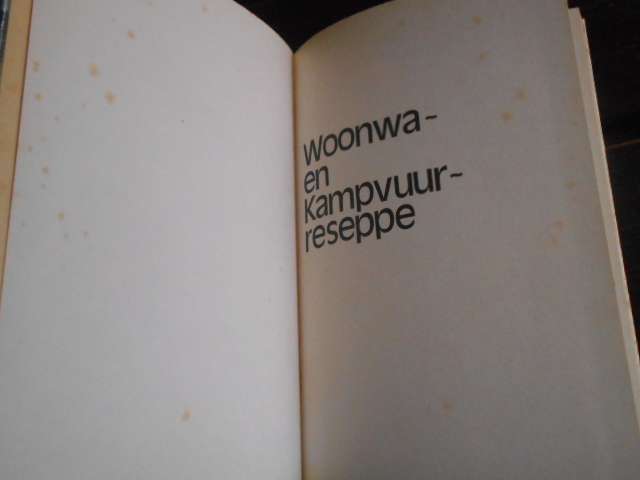 Woonwa en Kampvuur Reseppe by Joey Mostert 1975 1ste ed