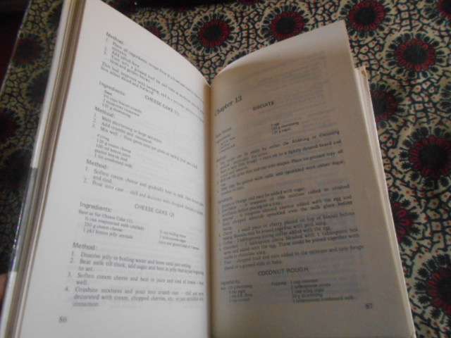 COOKERY FOR YOUNG AUSTRALIANS M.I. DAWE  Whitcombe & Tombs 1971