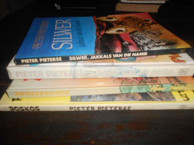 4 boeke van P PIETERSE - BOSKOS resepteboek, HANDE KLAP VIR AFRIKA,  TIETIESBAAI, SILWER
