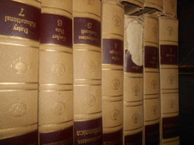 17/68 Full Set Of 24 Books (23 Books Plus Index) Of Encyclopaedia Britannica