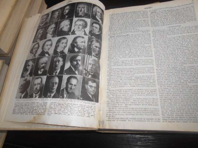17/68 Full Set Of 24 Books (23 Books Plus Index) Of Encyclopaedia Britannica