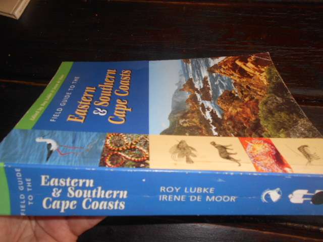 A field guide to the Eastern and  Southern Cape Coasts by Lubke and de MoorA field guide to the East