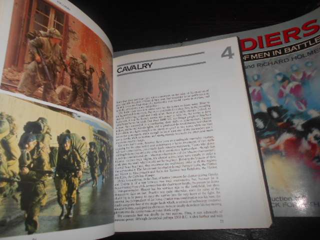 SOLDIERS - A HISTORY OF MEN IN BATTLE - J KEEGAN & R HOLMES illus 1985 ed