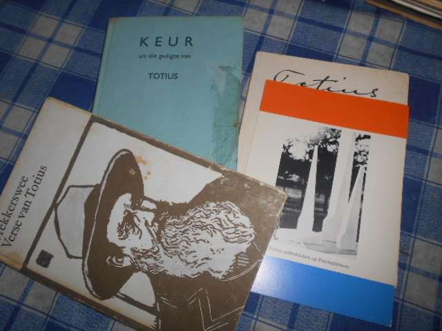DRIE  TOTIUS BOEKE  (GEDIGTE (1. TREKKERSWEE, 2. KEUR VERSE) 3. HERINNERINGSBOEKIE  1877-1977
