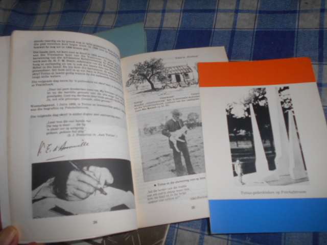 DRIE  TOTIUS BOEKE  (GEDIGTE (1. TREKKERSWEE, 2. KEUR VERSE) 3. HERINNERINGSBOEKIE  1877-1977