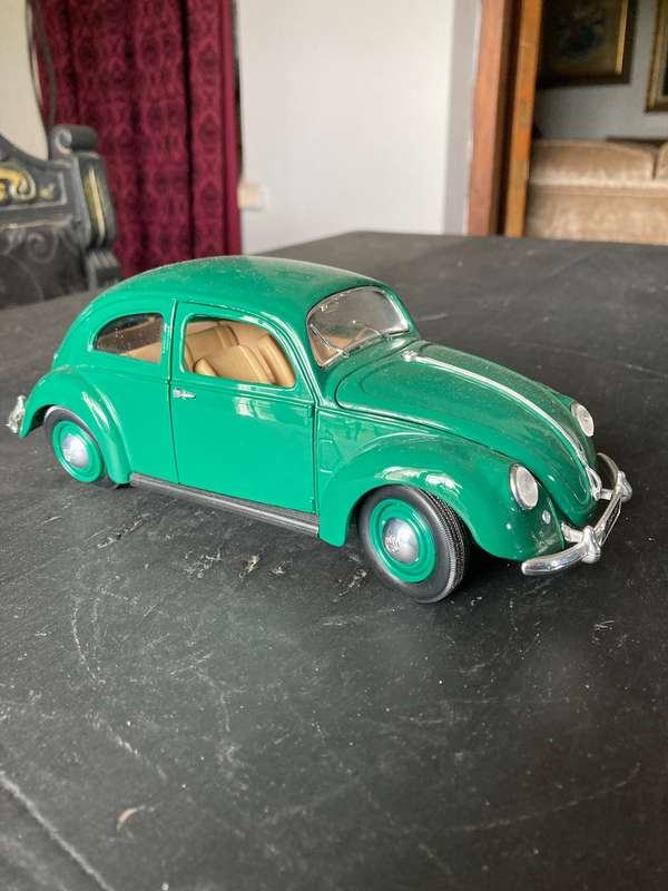 1951 VOLKSWAGEN BEETLE BY MAISTO 1:18 SCALE