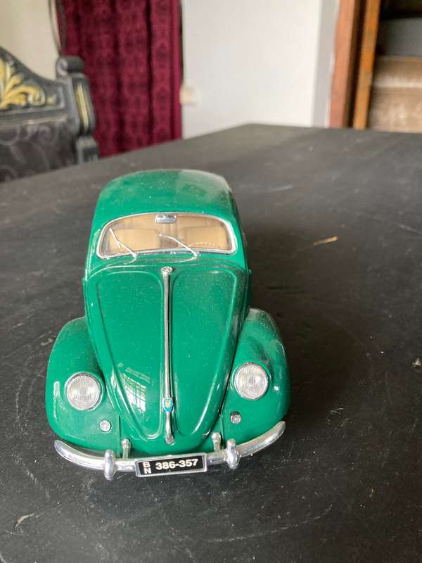 1951 VOLKSWAGEN BEETLE BY MAISTO 1:18 SCALE