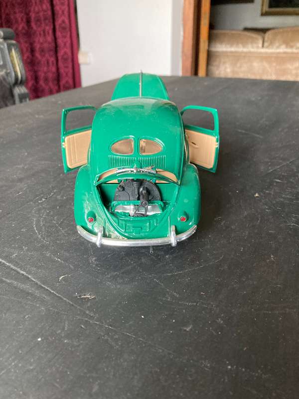 1951 VOLKSWAGEN BEETLE BY MAISTO 1:18 SCALE