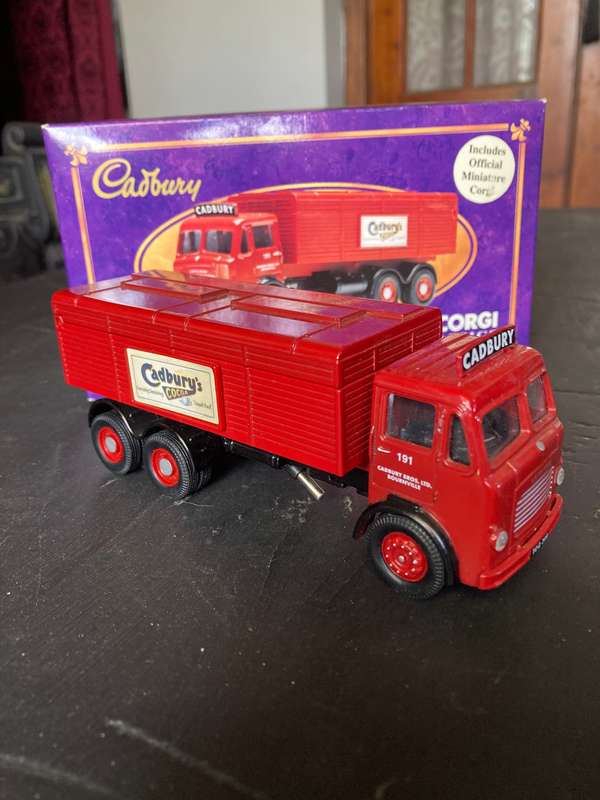 LEYLAND CADBURY'S TIPPER BY CORGI 1:50 SCALE WITH BOX