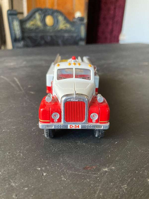 MACK B SERIES FIRE TRUCK BY CORGI 1:50 SCALE