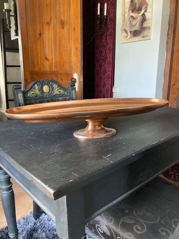 LARGE METAL CENTRE PIECE