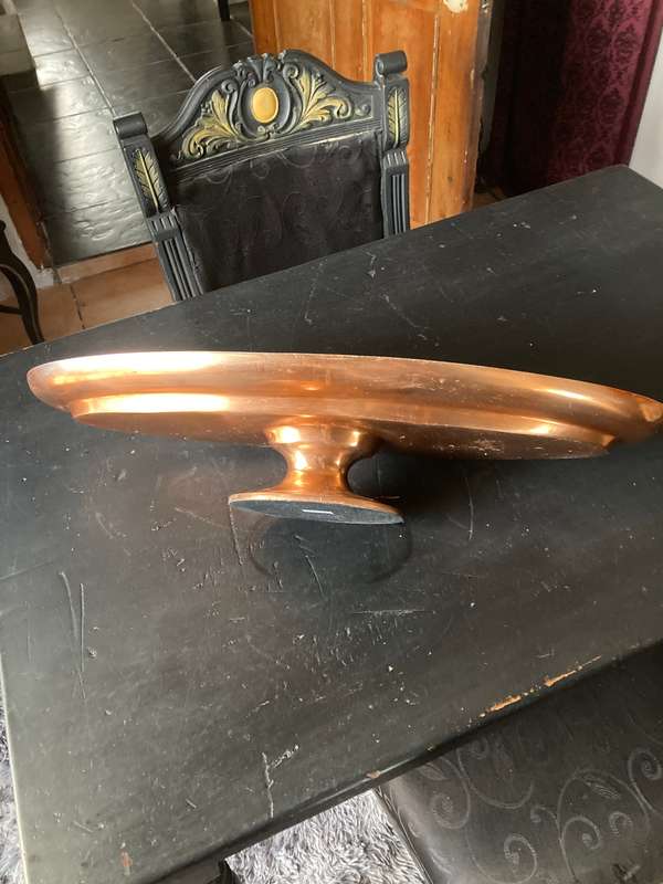 LARGE METAL CENTRE PIECE