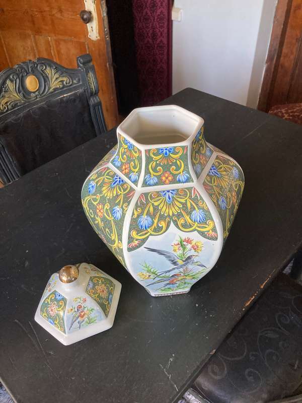 VERY LARGE ORIENTAL GINGER JAR
