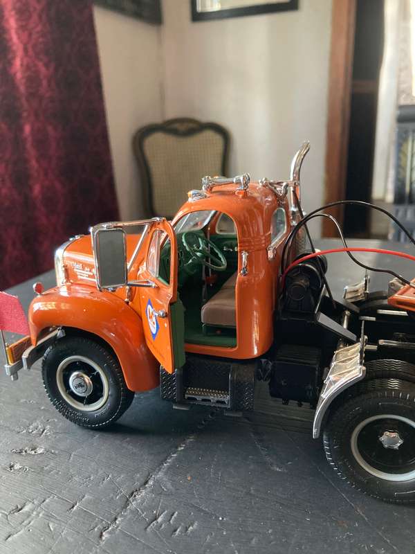 MACK B SERIES TRUCK WITH LOWBED TRAILER 1:25 SCALE BY FIRST GEAR