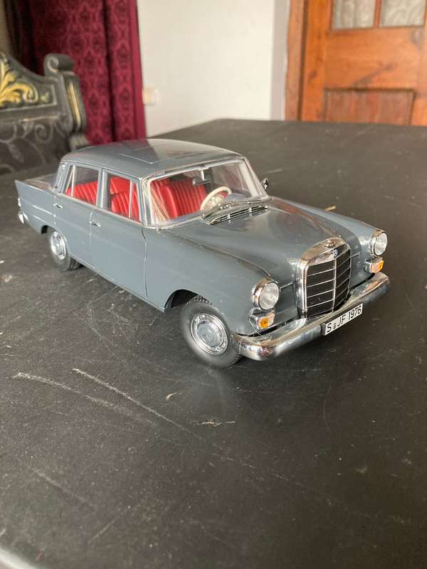 MERCEDES BENZ BY NOREV 1: 18 SCALE