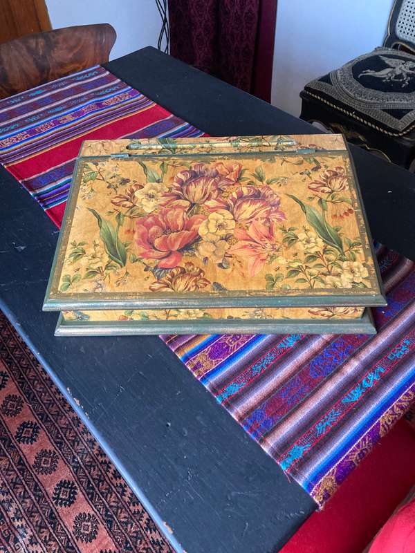VINTAGE DECOUPAGE WRITING SLOPE