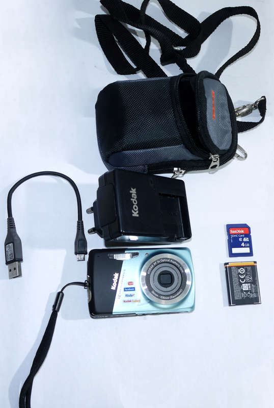 Kodak Easyshare M530 12 MP Digital Camera with 3x Wide Angle Optical Zoom and 2.7