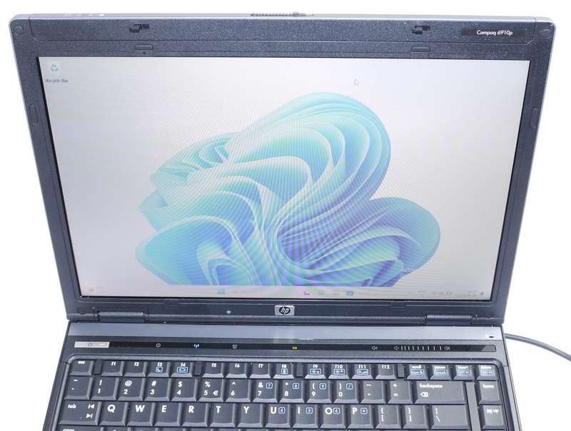 HP Compaq 6910p Laptop - Intel Core 2 Duo T7300 @ 2.00 GHz, 3GB RAM,  500GB HDD