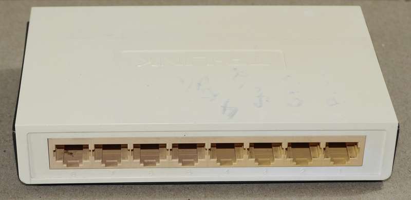 TP-Link TL-SF1008D 8 Port Fast Ethernet Desktop Switch With AC Adapter