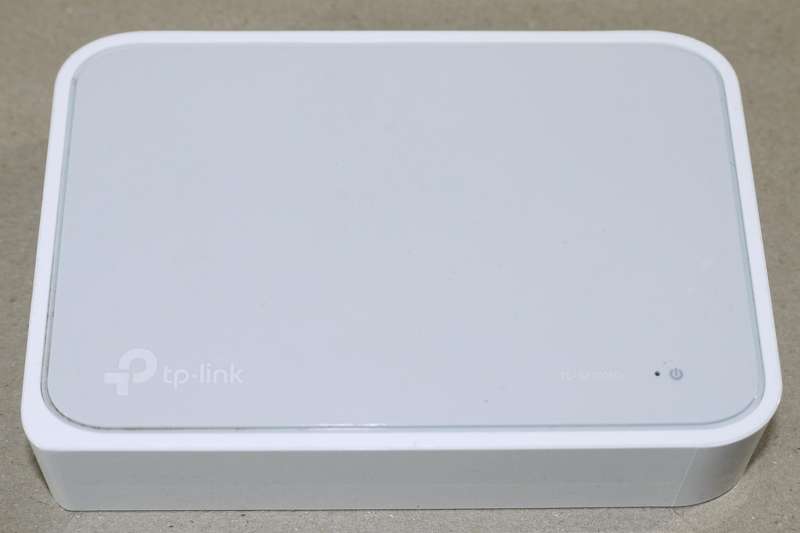 TP-LINK TL-SF1005D 5-Port Desktop Switch / 10/100Mbps RJ45 Ports IEEE 802.3x Plastic Case