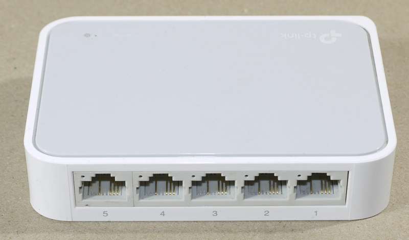 TP-LINK TL-SF1005D 5-Port Desktop Switch / 10/100Mbps RJ45 Ports IEEE 802.3x Plastic Case