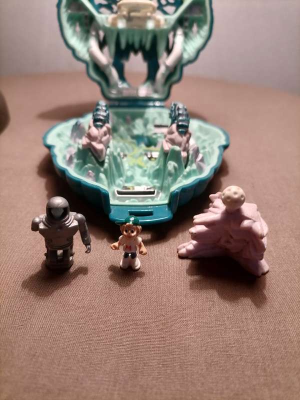 1992 Mighty Max Liquidates Ice Alien Doom Zone Playset Bluebird Toys - 100% COMPLETE