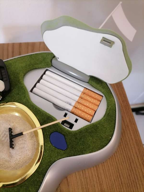 Golf Smoking Set - SUPER Heavy - Car made from Die Cast Lighter working needs gas