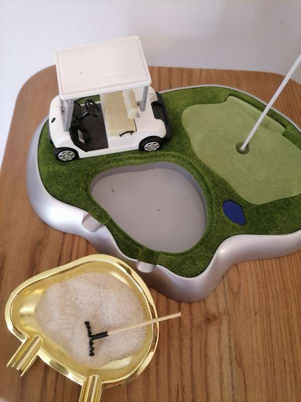 Golf Smoking Set - SUPER Heavy - Car made from Die Cast Lighter working needs gas