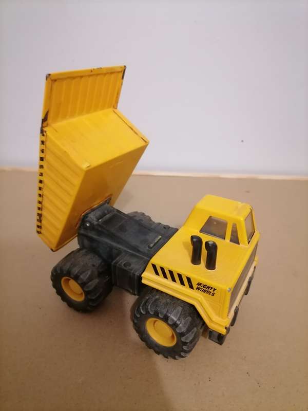 SOMA MIGHTY WHEELS YELLOW DUMP TRUCK DIE CAST METAL vintage 1998