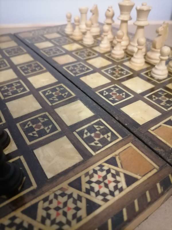 African Hand MADE MOTHER OF Pearl Inlay Chess Set - Travel lockable case - + Back Gammon - COMPLETE