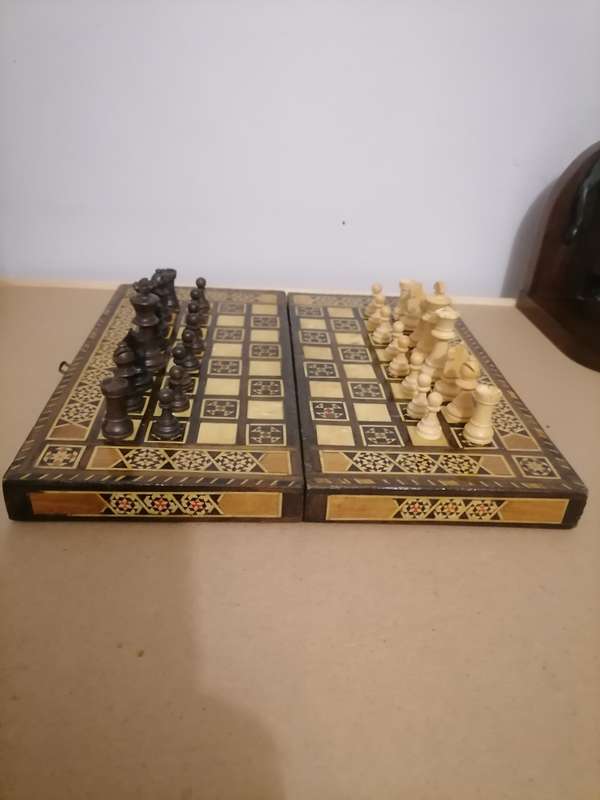 African Hand MADE MOTHER OF Pearl Inlay Chess Set - Travel lockable case - + Back Gammon - COMPLETE