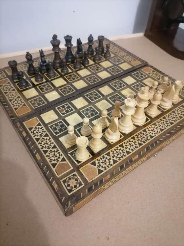 African Hand MADE MOTHER OF Pearl Inlay Chess Set - Travel lockable case - + Back Gammon - COMPLETE