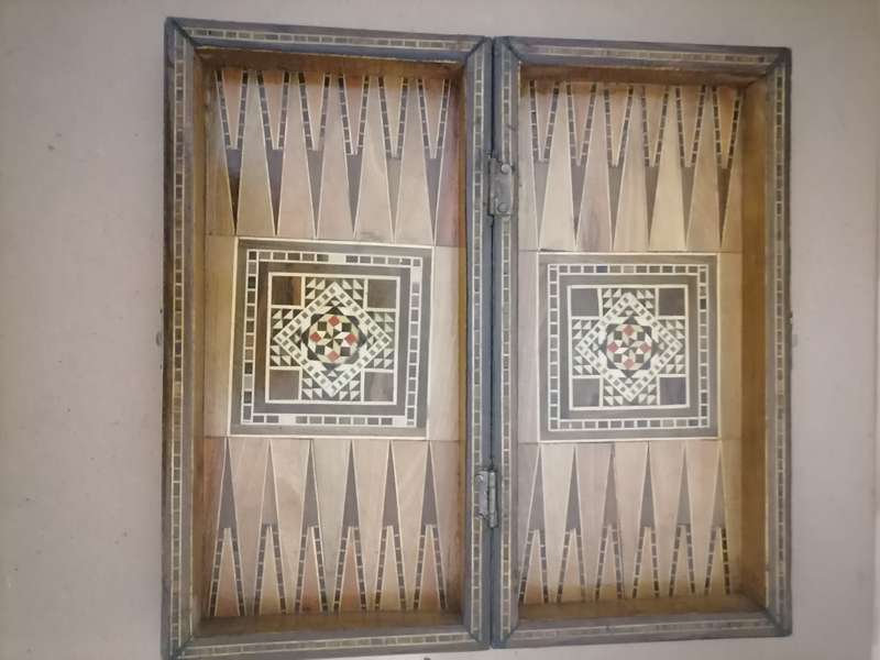 African Hand MADE MOTHER OF Pearl Inlay Chess Set - Travel lockable case - + Back Gammon - COMPLETE