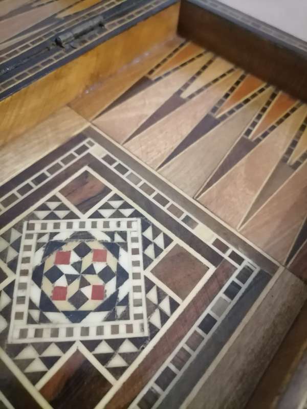 African Hand MADE MOTHER OF Pearl Inlay Chess Set - Travel lockable case - + Back Gammon - COMPLETE