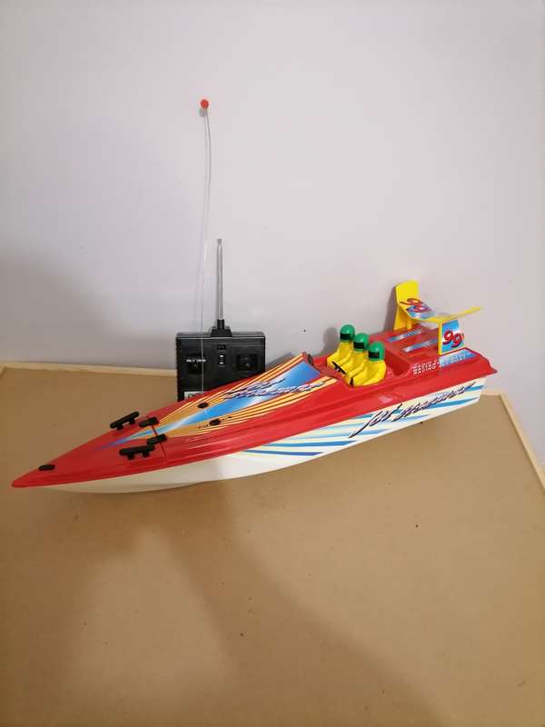 1980's - Jet Stream Radio Control RC Electric Racing Boat with Remote - 59 CM X 16 CM 100% WORKING