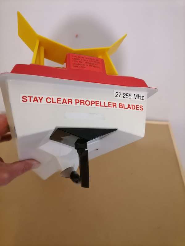 1980's - Jet Stream Radio Control RC Electric Racing Boat with Remote - 59 CM X 16 CM 100% WORKING